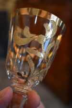 Starožitná likérová sada z foukaného malovaného skla