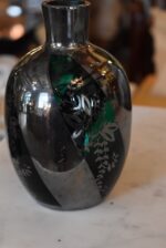Starožitná váza okrášlená platinovým vzorem