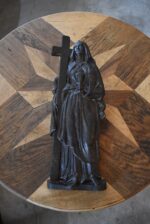 Větší starožitná soška Panna Marie