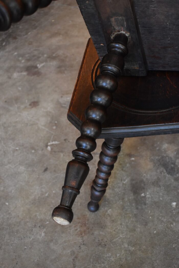 Starožitné barokní ořechové židle s orlicemi