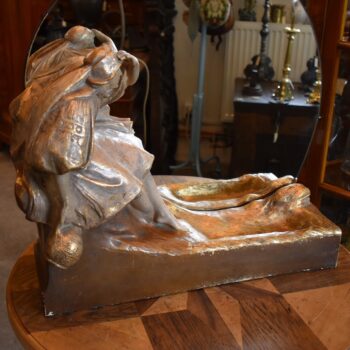Starožitná figurální socha Poutnice Bechyně