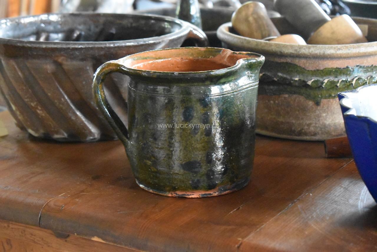 Krásný starožitný barokní hrnec Krásný starožitný barokní hrnec