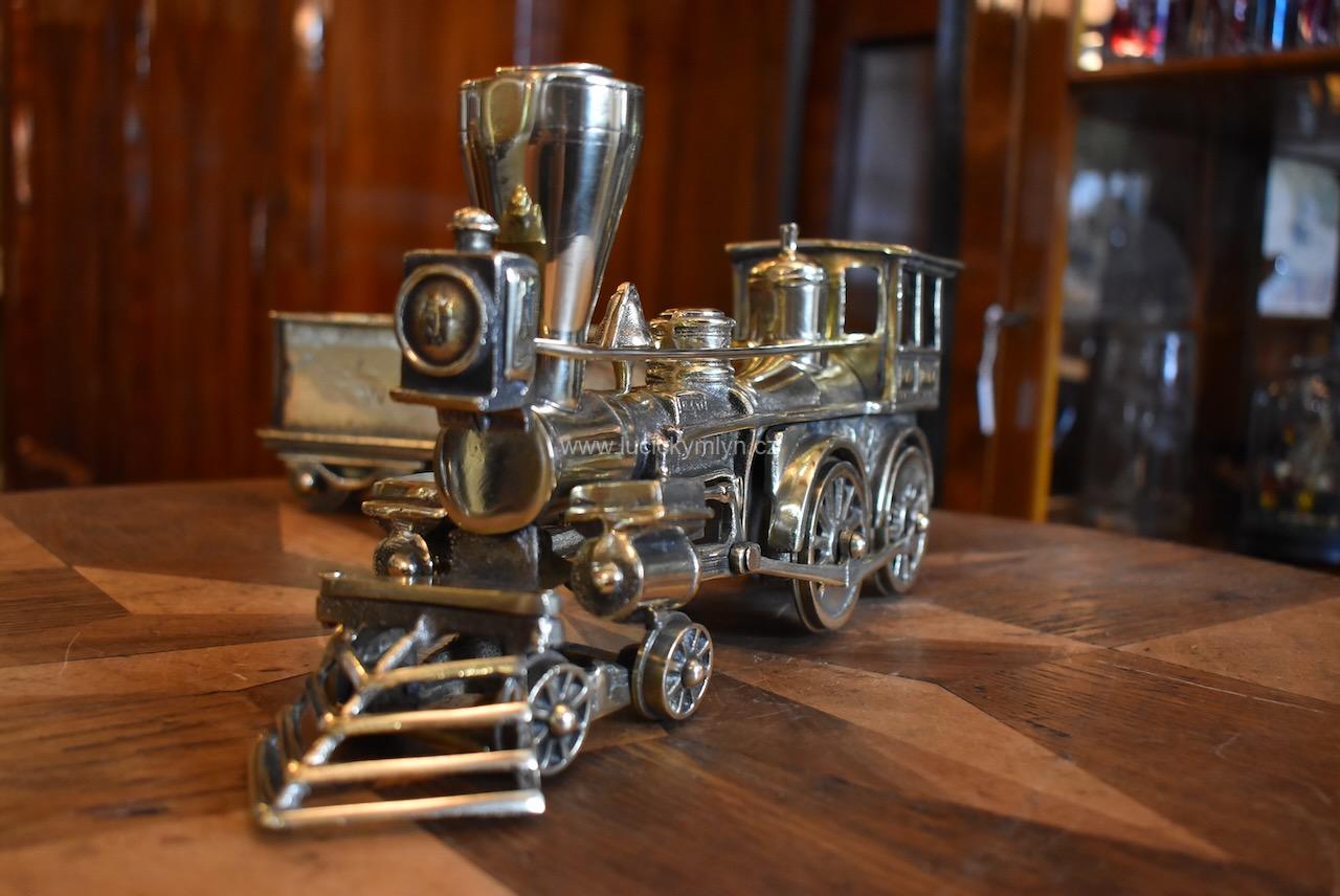 Starožitný model historické parní lokomotivy Starožitný model historické parní lokomotivy