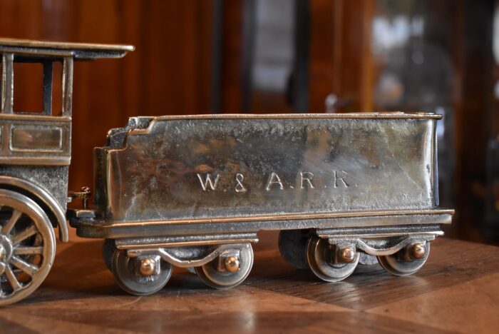 Starožitný model historické parní lokomotivy