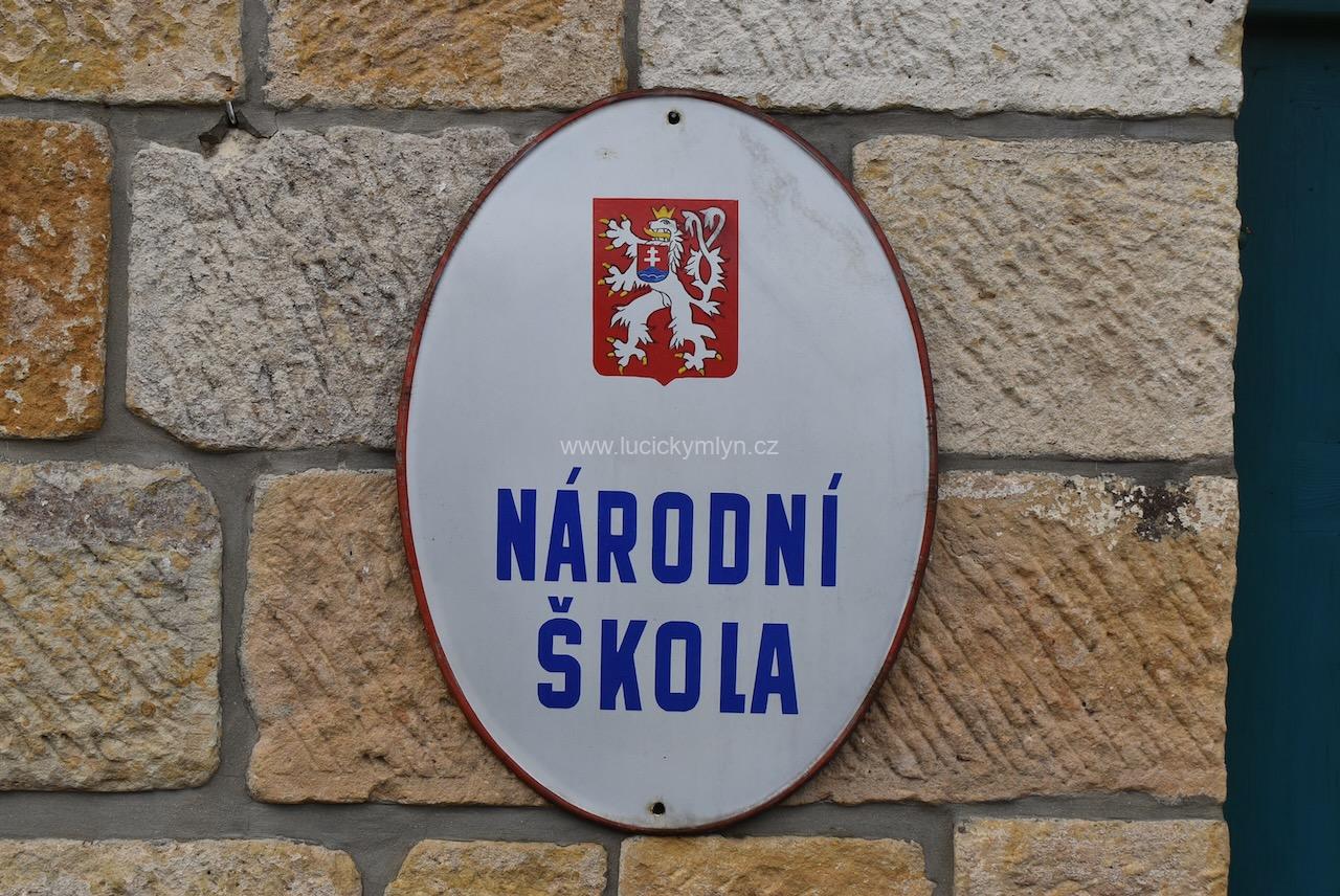 Stará smaltovaná cedule Národní škola Stará smaltovaná cedule Národní škola
