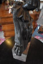 Originální starožitná soška harlekýna