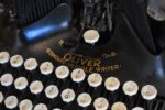Starožitný psací stroj OLIVER