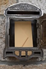 Unikátní starožitná poštovní schránka