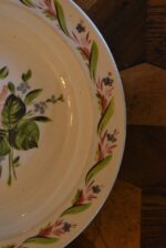 Malovaný starožitný talíř