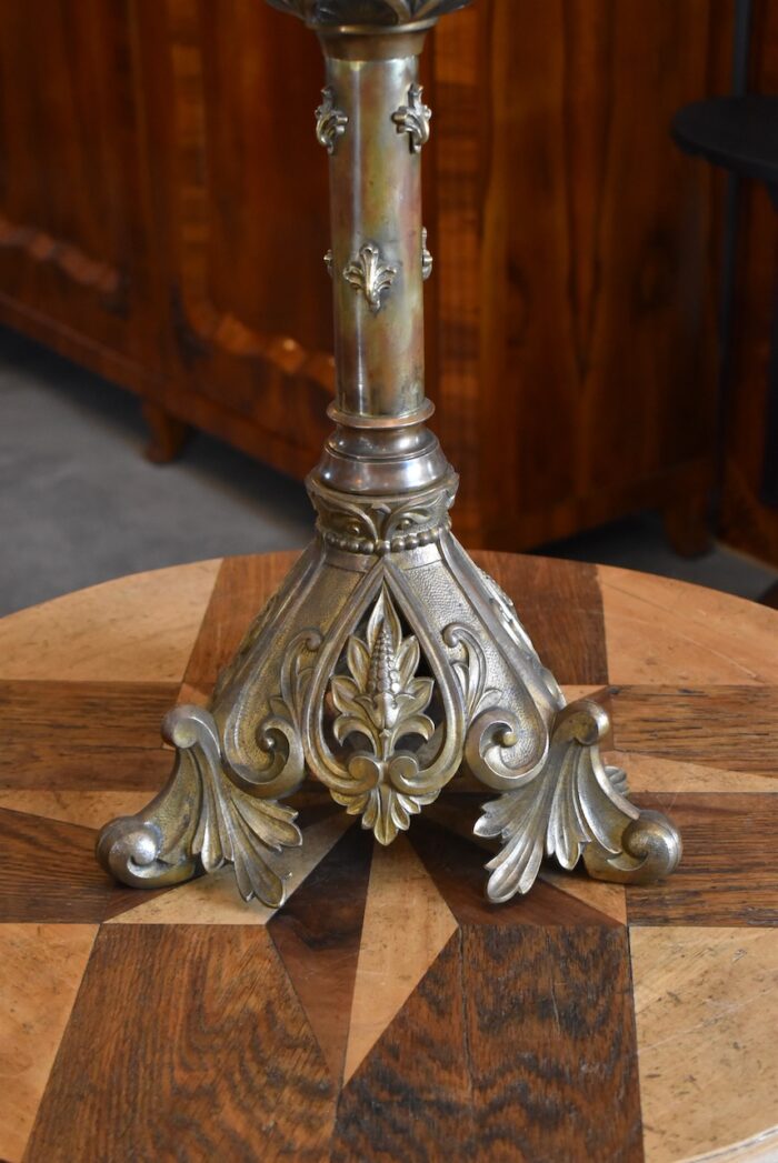 Velký a ojedinělý starožitný bronzový svícen