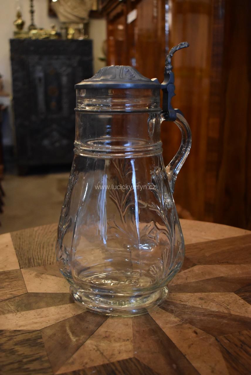 Starožitný měšťanský džbán z foukaného skla Starožitný měšťanský džbán z foukaného skla