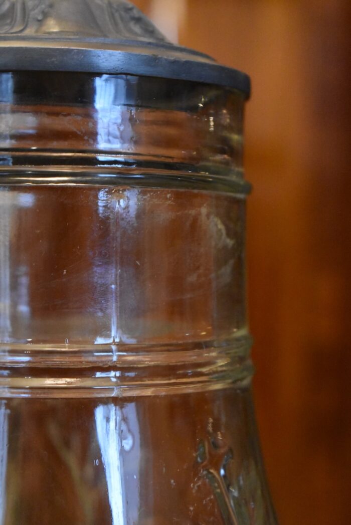 Starožitný měšťanský džbán z foukaného skla
