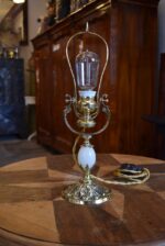 Starožitná elegantní lampička z počátku elektrifikace