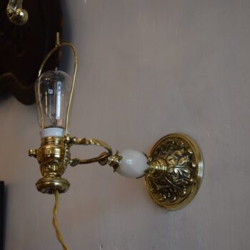 Starožitná elegantní lampička z počátku elektrifikace