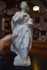 Větší starožitná bílá soška - sochař Karel Pokorný