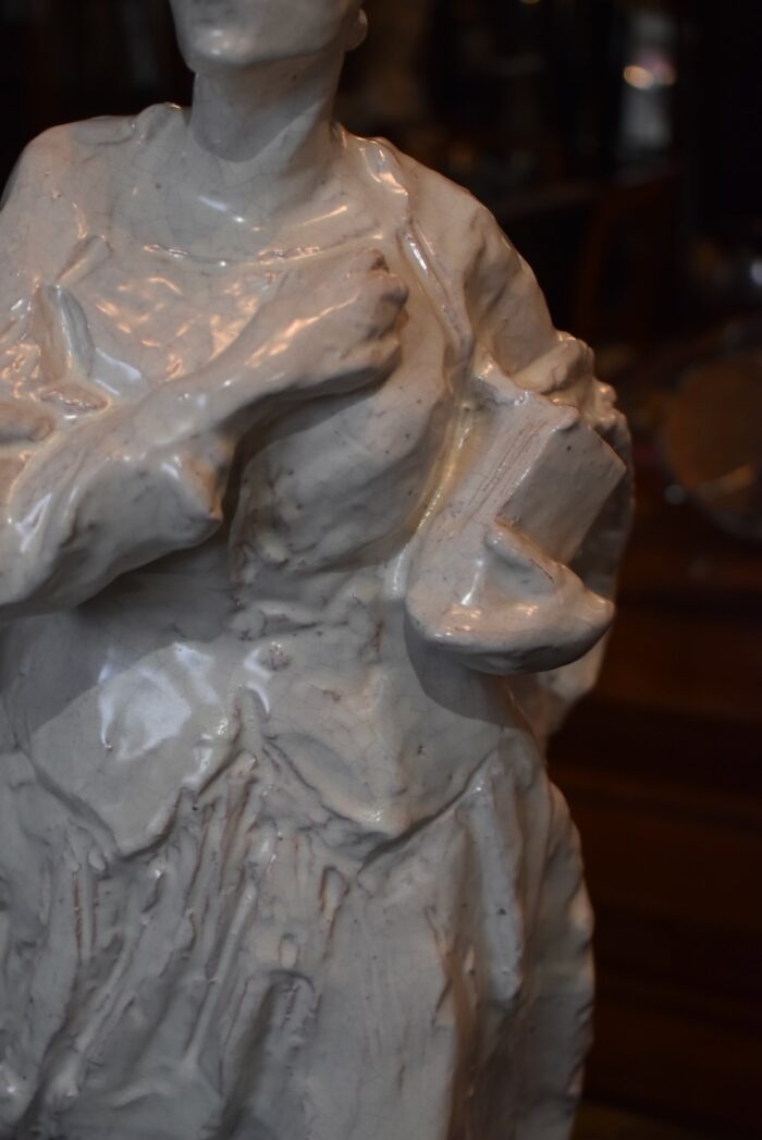 Větší starožitná bílá soška - sochař Karel Pokorný