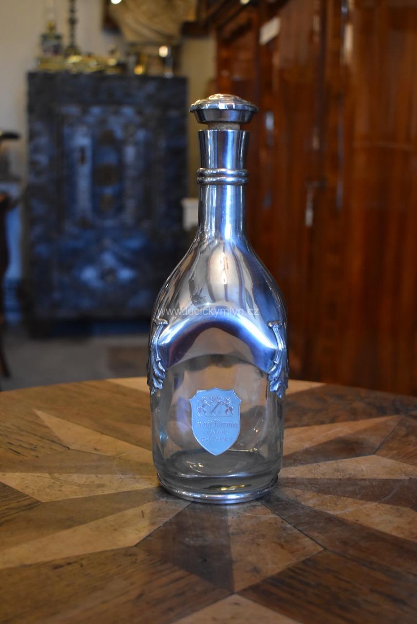 Hodnotná historická lahev na vybraný alkohol Hodnotná historická lahev na vybraný alkohol