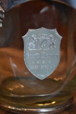 Hodnotná historická lahev na vybraný alkohol