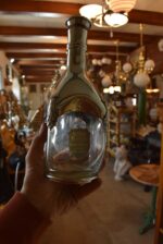 Hodnotná historická lahev na vybraný alkohol
