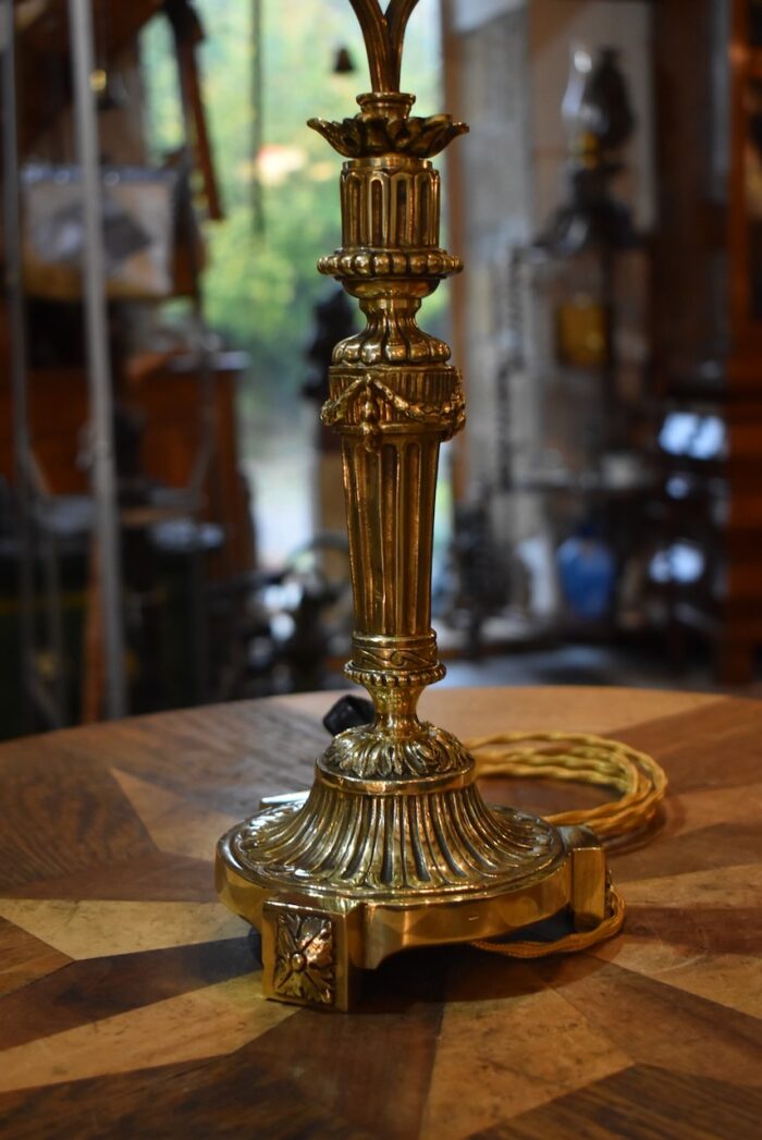 Starožitná lampička z mosazi