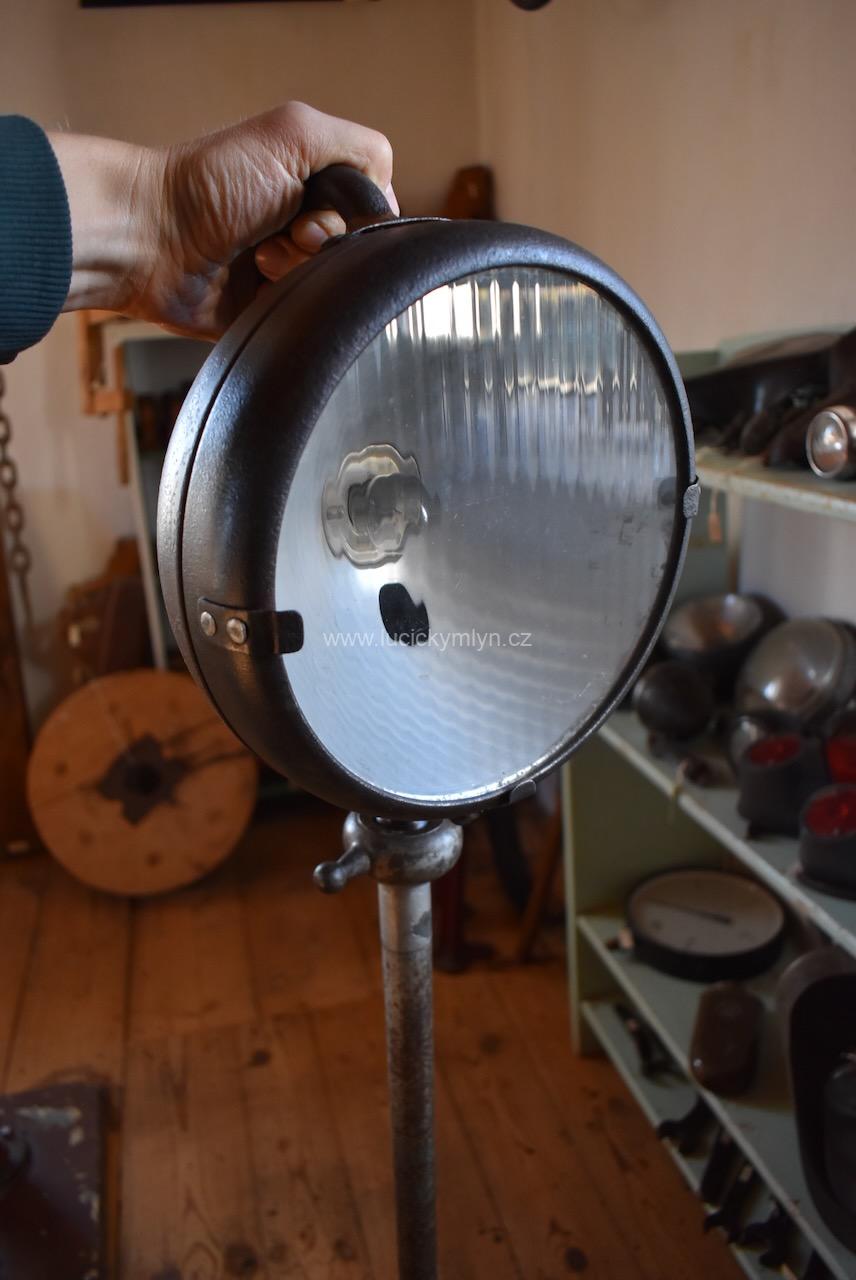 Starožitný technicky propracovaný a směrovatelný reflektor Starožitný technicky propracovaný a směrovatelný reflektor
