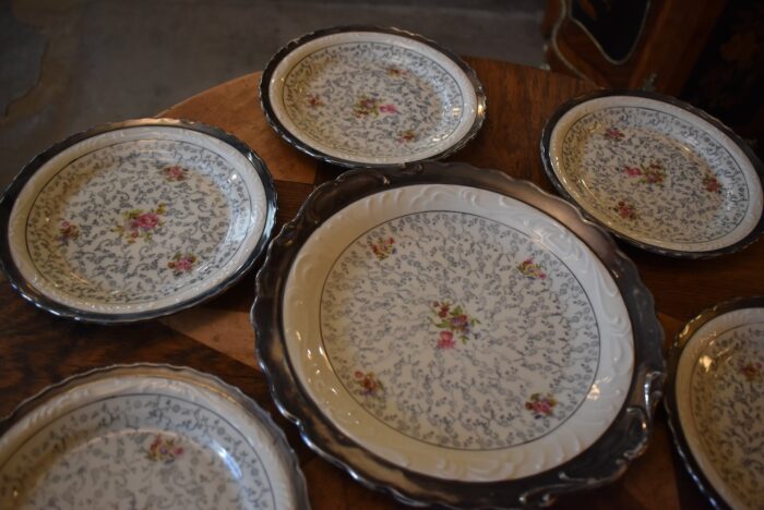 Starožitná sada porcelánových talířů