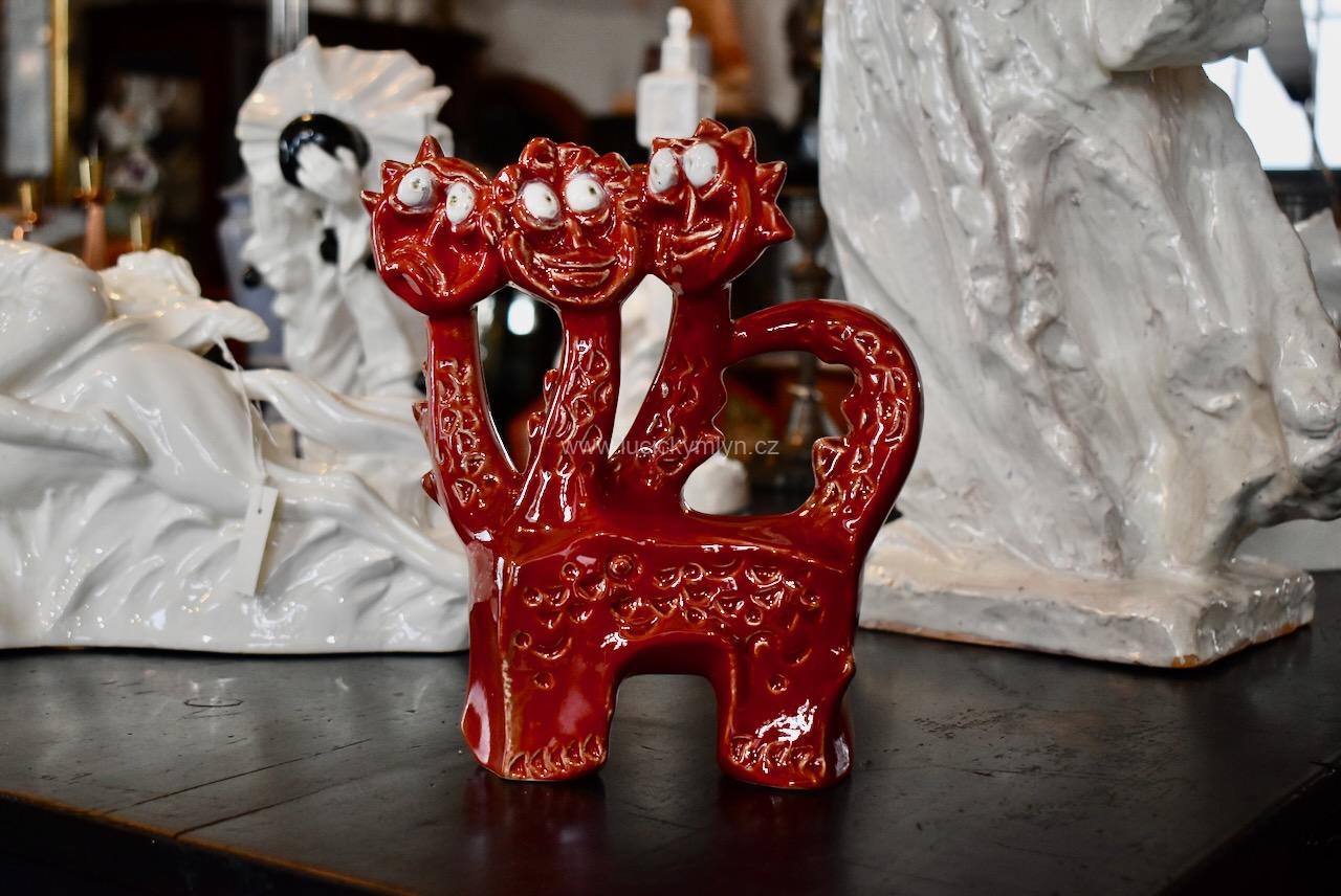 Soška tříhlavého draka Jan Kutálek Soška tříhlavého draka Jan Kutálek