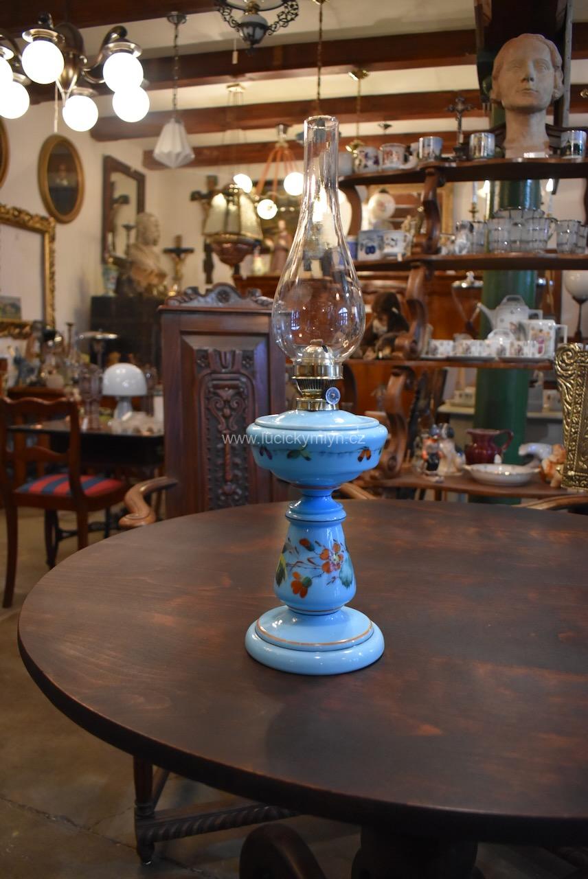 Starožitná petrolejová lampa Starožitná petrolejová lampa