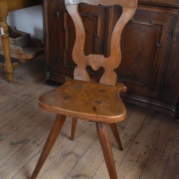 Starožitná selská židle v pozdně barokním stylu