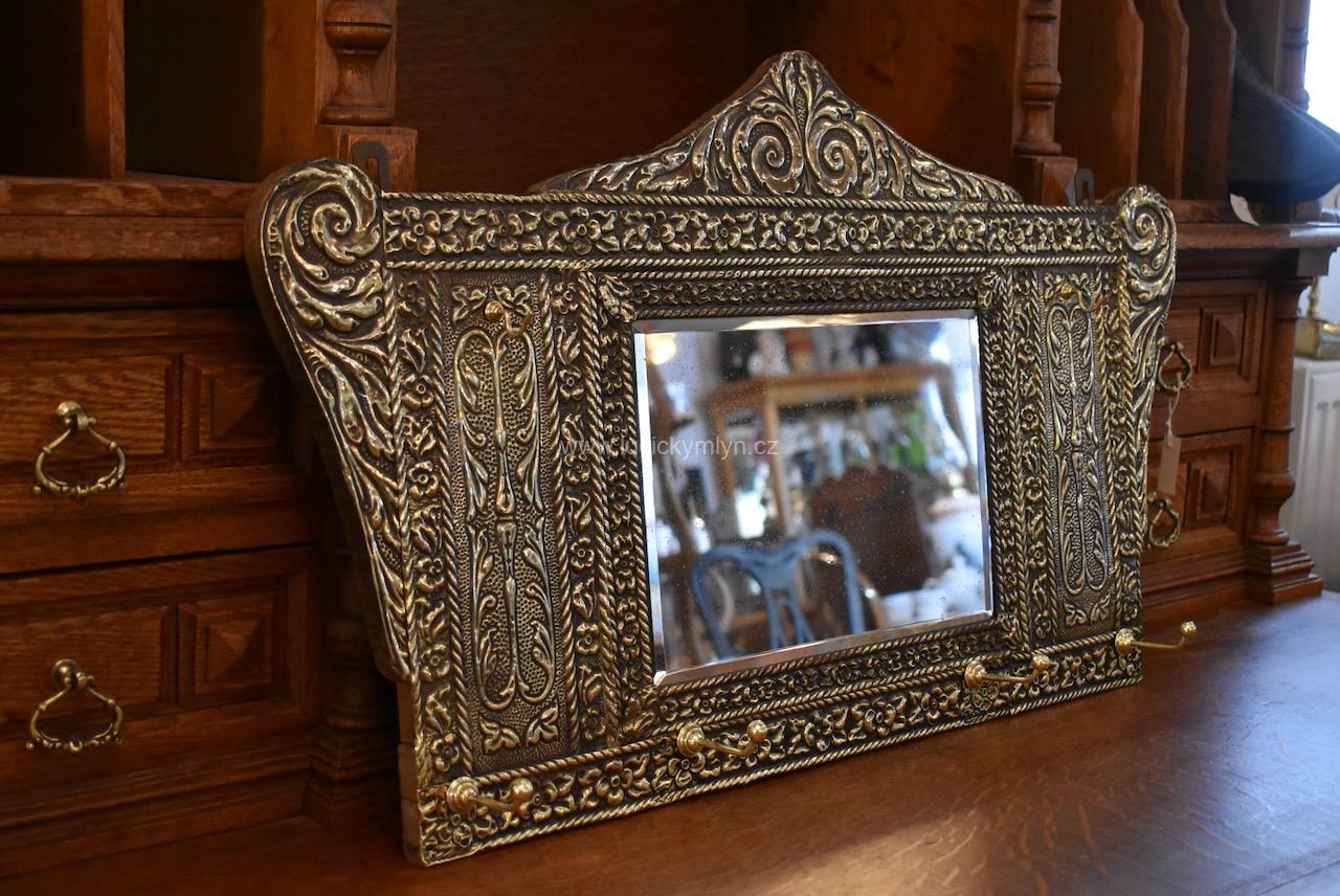 Starožitné nástěnné neorenesanční zrcadlo v rámu Starožitné nástěnné neorenesanční zrcadlo v rámu