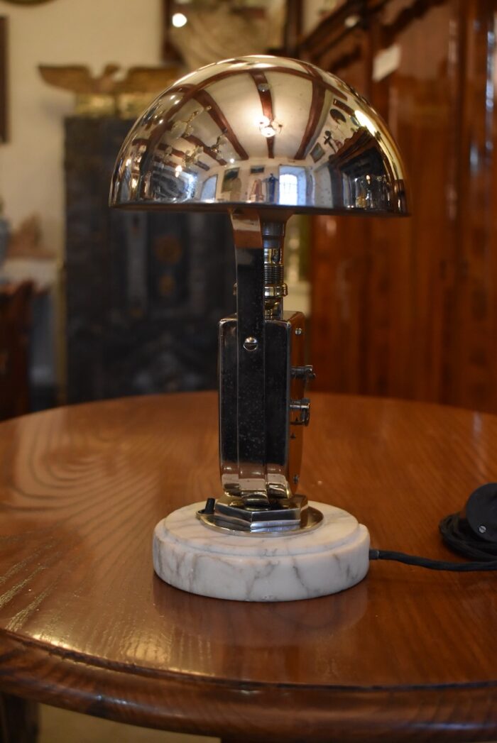 Starožitná funkcionalistická lampička ve tvaru hříbku
