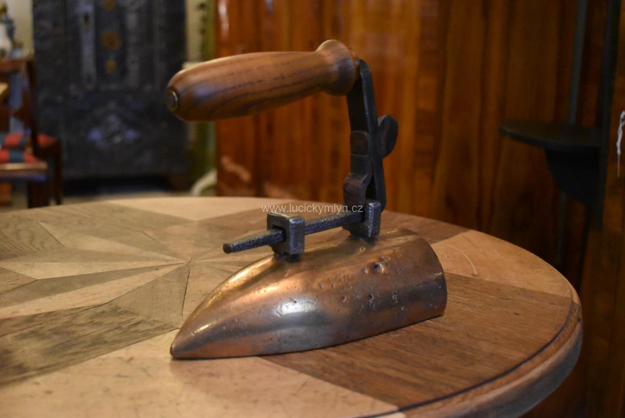 Sběratelská starožitná žehlička Sběratelská starožitná žehlička