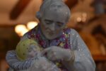 Starožitná soška Dědeček chůvou Bechyně