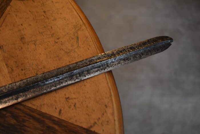 Historická kopie lehčího středověkého meče