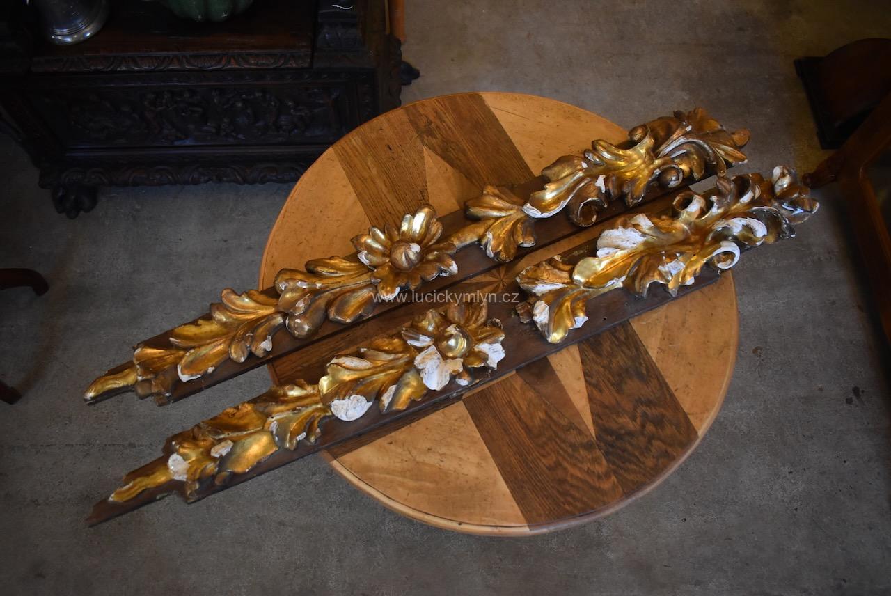 Stylizované a vrcholně barokní zlacené dřevořezby Stylizované a vrcholně barokní zlacené dřevořezby