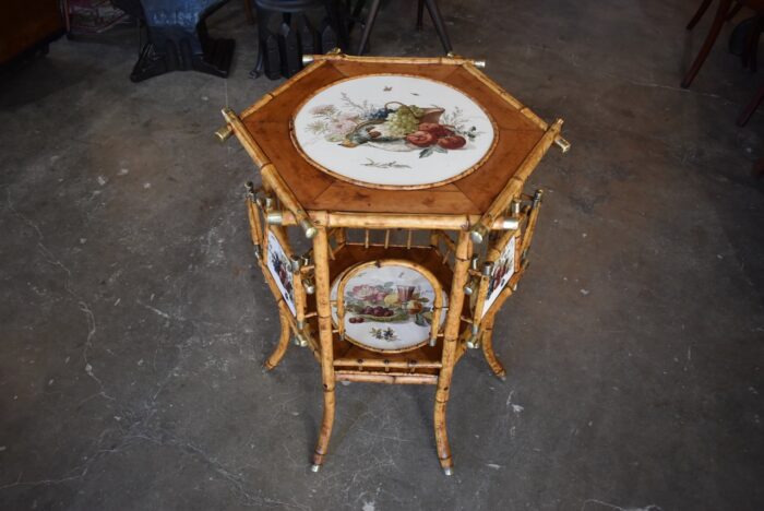 Starožitný rozklápěcí stolek