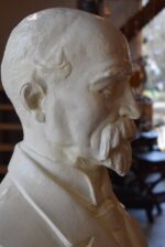 Starožitná busta prezidenta Masaryka