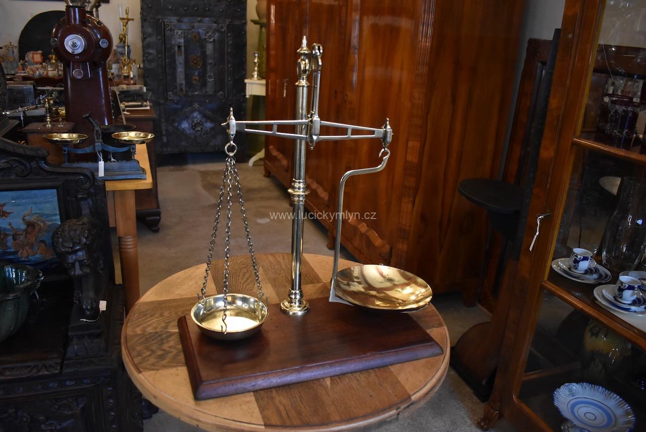Starožitné obchodní pultové závěsné váhy Starožitné obchodní pultové závěsné váhy