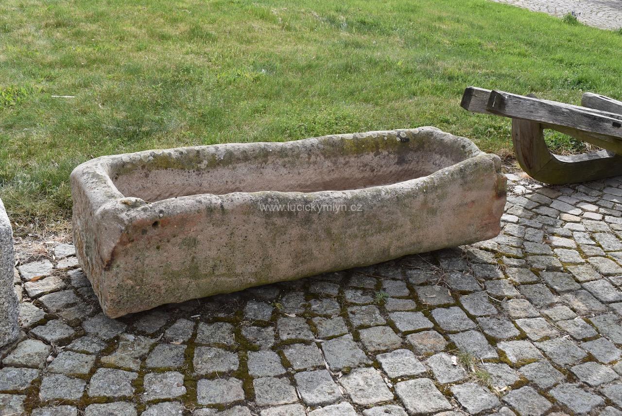 Středně velké a působivě vyžilé starožitné koryto Středně velké a působivě vyžilé starožitné koryto