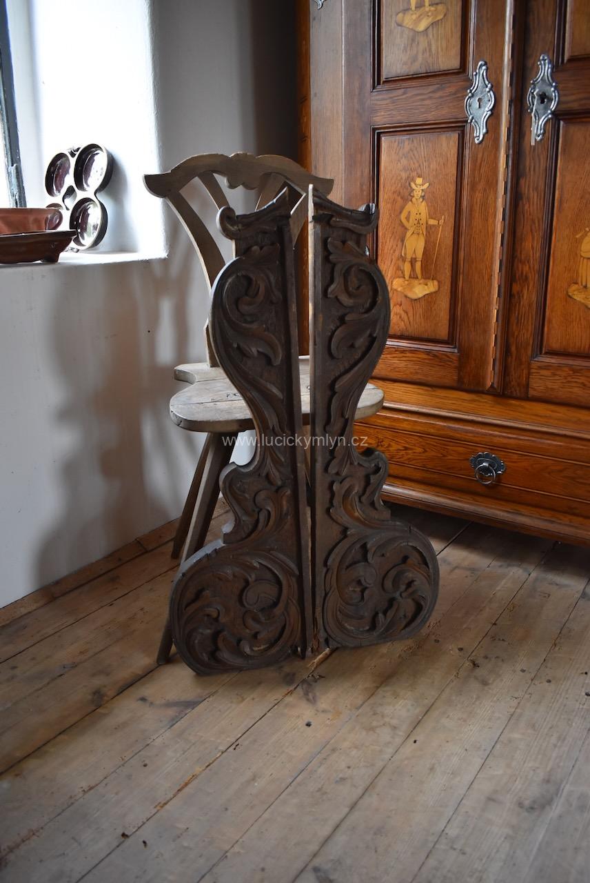 Starožitné barokní párové dílce z kostelních lavic Starožitné barokní párové dílce z kostelních lavic