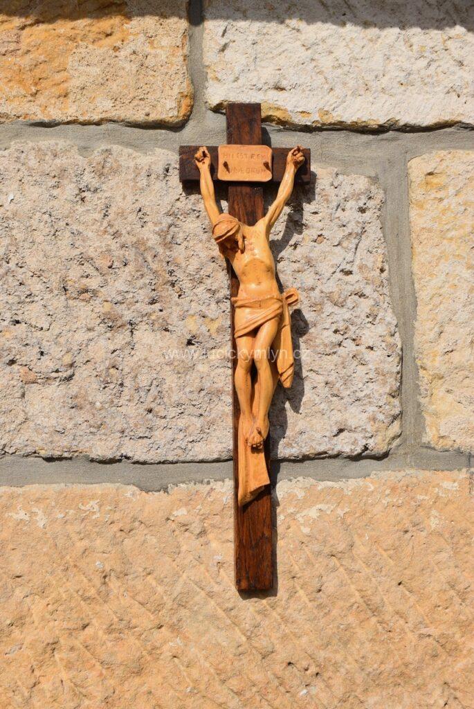 Menší a originální starožitná dřevořezba - Kristus navržený od J. V. Myslbeka
