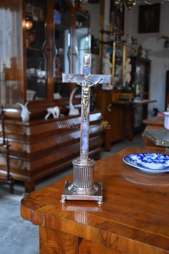 Starožitný měšťanský postříbřený křížek s Kristem