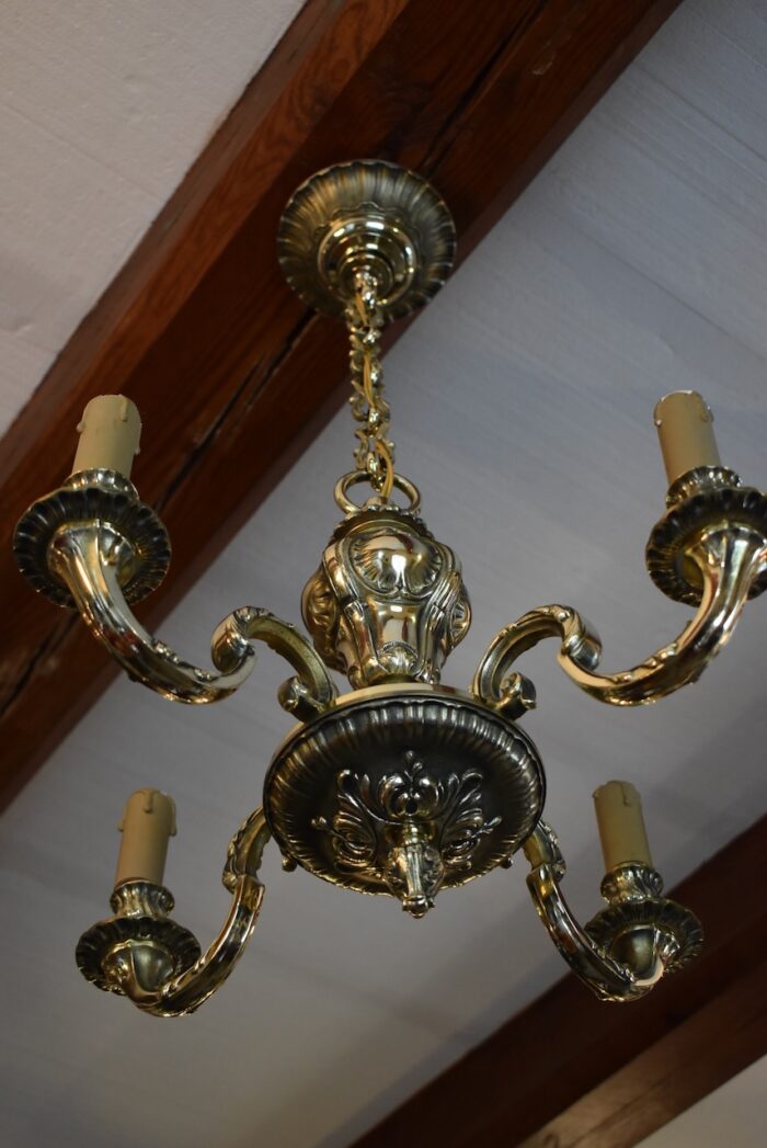Menší starožitný romantický pěti-ramenný svíčkový lustr
