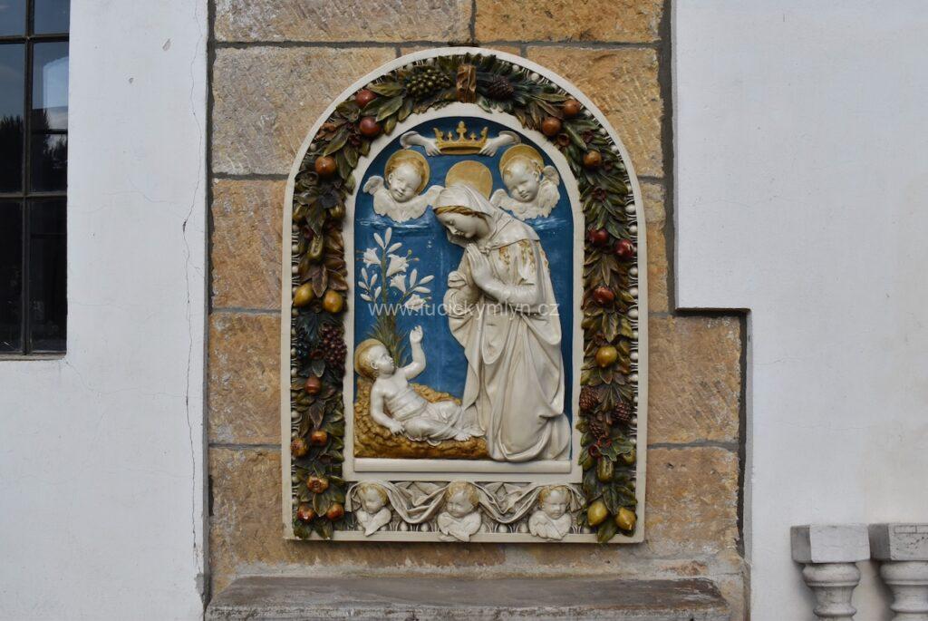 Větší starožitný reliéfní obraz podle Andrea della Robbia