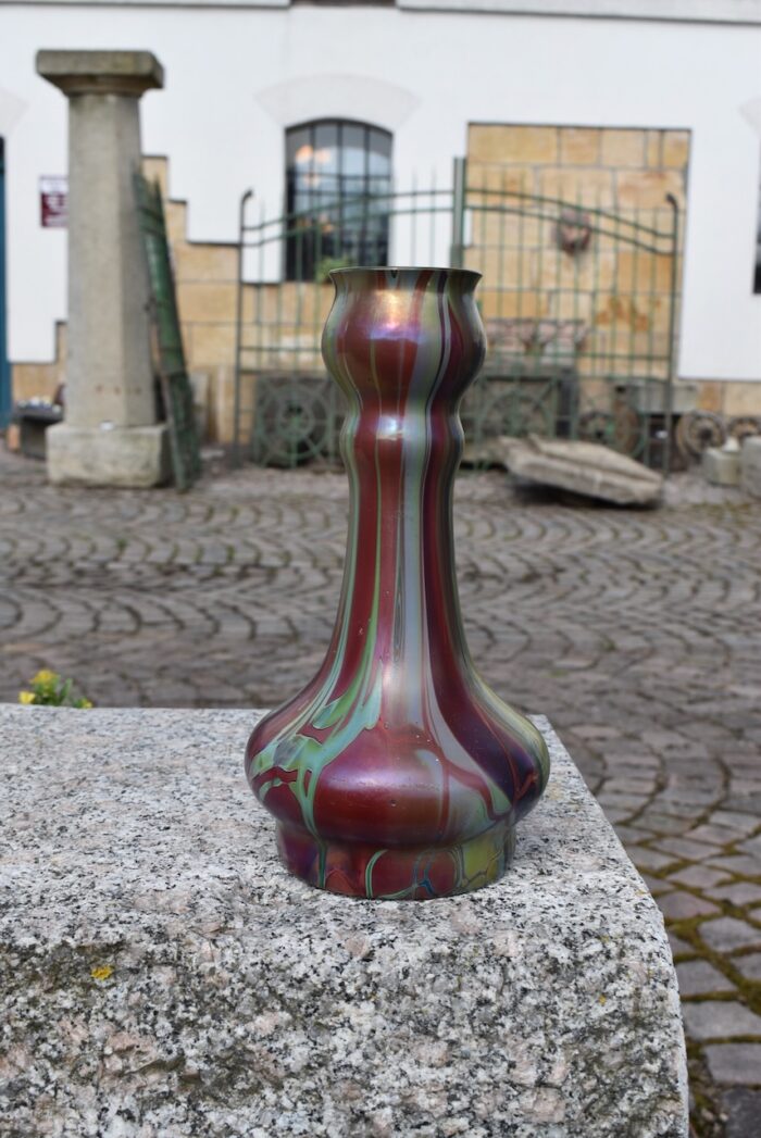 Nevšedně ztvárněná i vybarvená secesní váza Wilhelm Kralik
