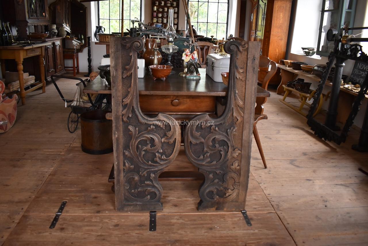 Starožitné barokní párové dílce od kostelních lavic Starožitné barokní párové dílce od kostelních lavic