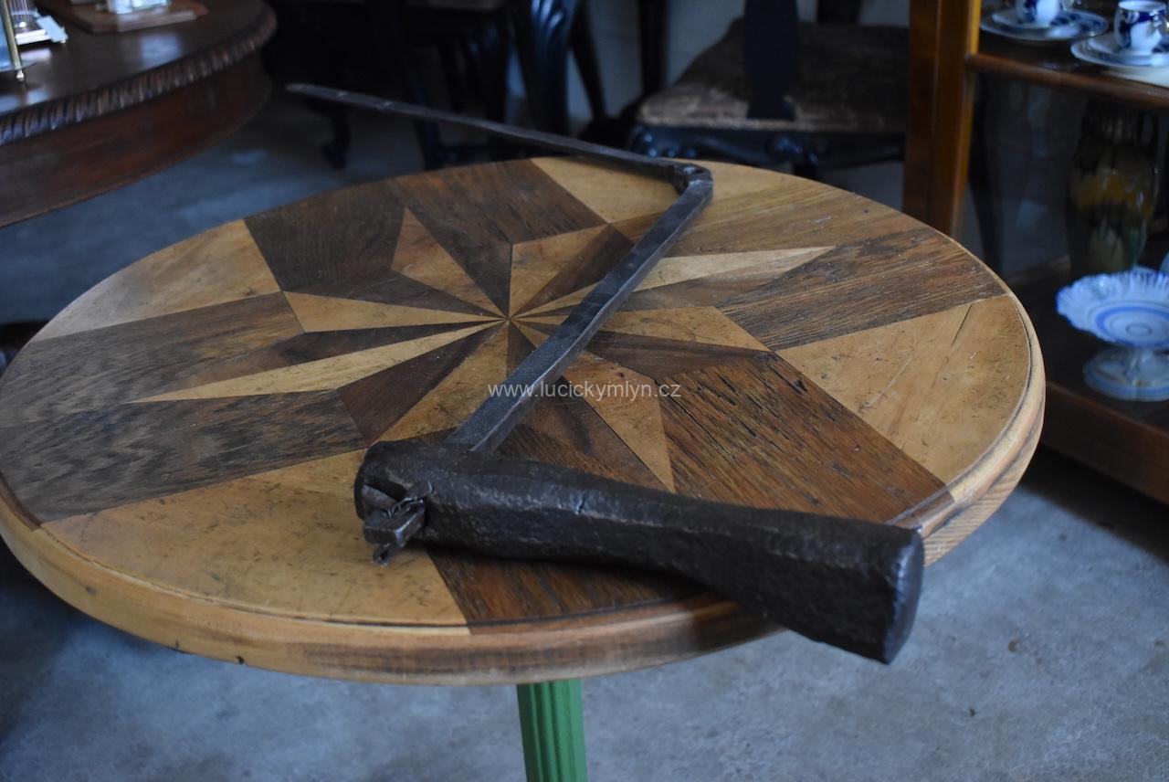 Starožitný kladívkový úderník Starožitný kladívkový úderník