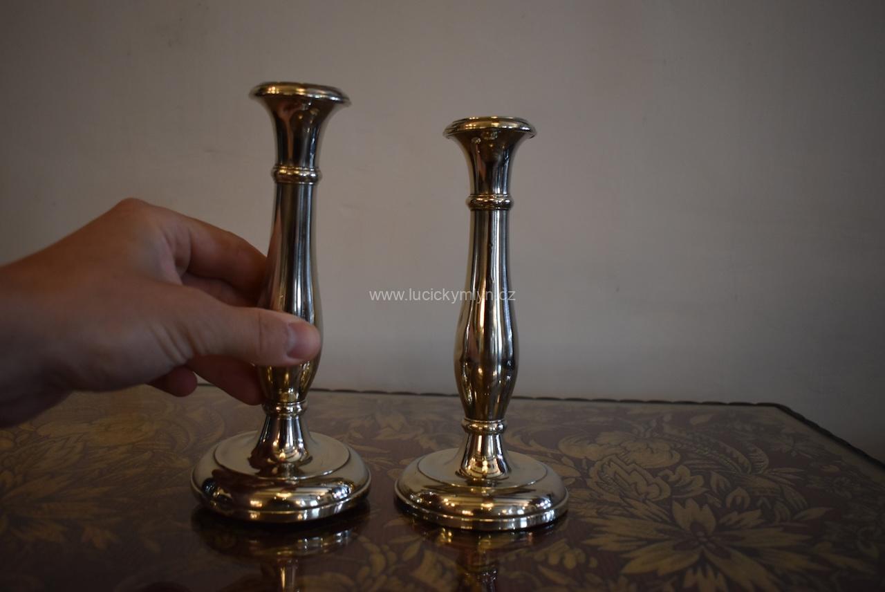Menší starožitné leštěné svícny - pár ve stylu biedermeier Menší starožitné leštěné svícny - pár ve stylu biedermeier