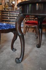 Starožitný rozkládací oválný stůl se židlemi