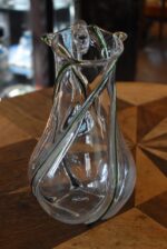 Okouzlující starožitný džbánek spirálovitě oživený plastickou profilací